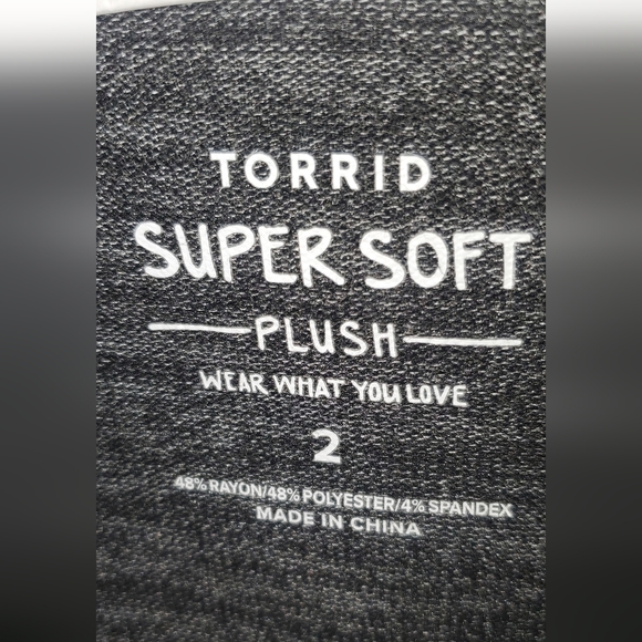 Torrid Super Soft PLUSH Blouse Sz 2 (18/20) - Picture 3 of 3